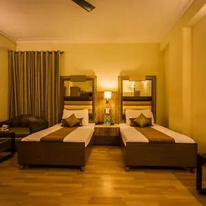 The Suncourt Yatri Hotel Deli