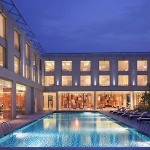 courtyard-kochi-airport.hotels-munnar.com/