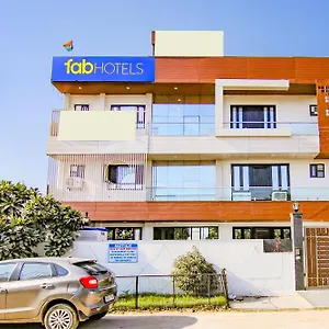 Fabhotel Water Vibe 3*, Gurgaon India