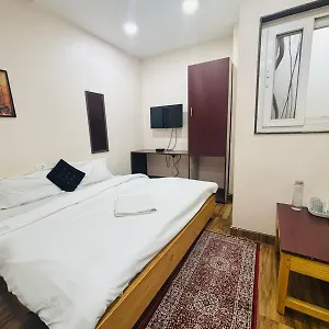 Kailasha - Lift,parking,kitchen And Modern Facilities Varanasi