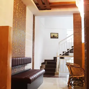 landy-queen.hotels-munnar.com/